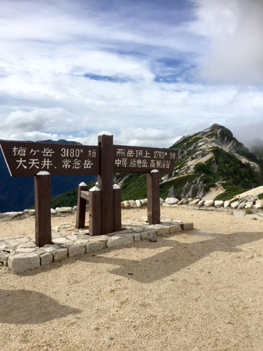 北アルプスデビュー 燕山荘と燕岳山頂