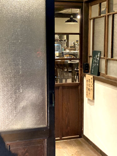 秋田市のブックカフェ赤居文庫