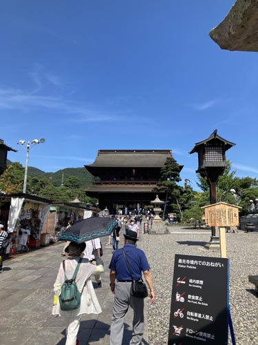 牛に引かれて善光寺参り