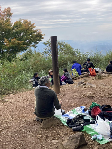 少し色づき始めた高水三山